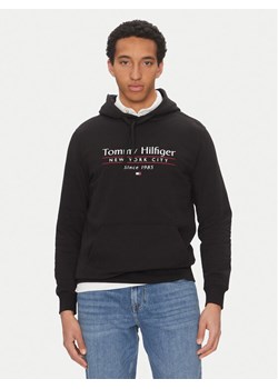 Tommy Hilfiger Bluza Center Stack MW0MW38672 Czarny Regular Fit ze sklepu MODIVO w kategorii Bluzy męskie - zdjęcie 182702658