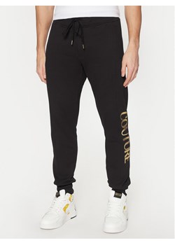Versace Jeans Couture Spodnie dresowe 78GAAT05 Czarny Regular Fit ze sklepu MODIVO w kategorii Spodnie męskie - zdjęcie 182702805