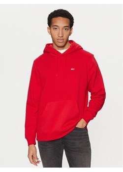Tommy Jeans Bluza DM0DM20742 Czerwony Regular Fit ze sklepu MODIVO w kategorii Bluzy męskie - zdjęcie 182702815
