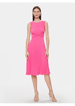 Nissa Sukienka koktajlowa RZ14841 Różowy Slim Fit ze sklepu MODIVO w kategorii Sukienki - zdjęcie 182703249