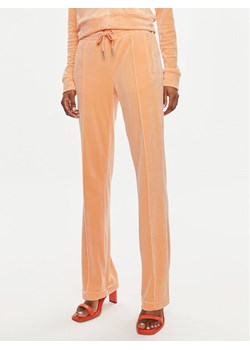 Juicy Couture Spodnie dresowe Tina JCAPW045 Pomarańczowy Regular Fit ze sklepu MODIVO w kategorii Spodnie damskie - zdjęcie 182703406