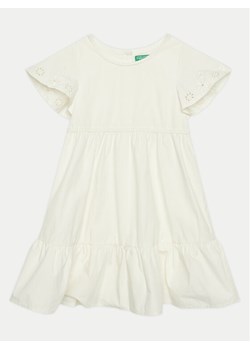 United Colors Of Benetton Sukienka codzienna 4AC7GV01K Écru Regular Fit ze sklepu MODIVO w kategorii Sukienki dziewczęce - zdjęcie 182703897
