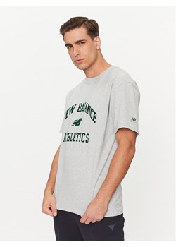 New Balance T-Shirt Athletics Varsity Graphic T-Shirt MT33551 Szary Regular Fit ze sklepu MODIVO w kategorii T-shirty męskie - zdjęcie 182704018