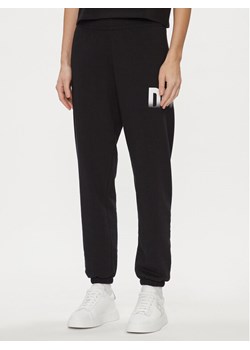 DKNY Sport Spodnie dresowe DP3P3379 Czarny Relaxed Fit ze sklepu MODIVO w kategorii Spodnie damskie - zdjęcie 182704035