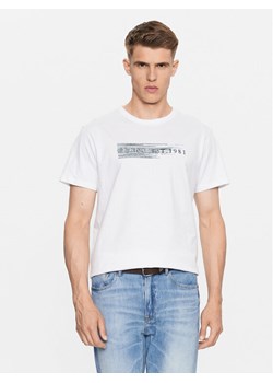 Guess T-Shirt M3YI89 K8FQ4 Biały Regular Fit ze sklepu MODIVO w kategorii T-shirty męskie - zdjęcie 182704769
