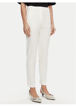 PINKO Spodnie materiałowe 100155 A1L4 Z05 Biały Regular Fit ze sklepu MODIVO w kategorii Spodnie damskie - zdjęcie 182704787