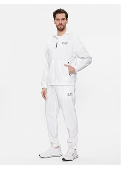 EA7 Emporio Armani Dres 8NPV08 PN4HZ 1100 Biały Regular Fit ze sklepu MODIVO w kategorii Dresy męskie - zdjęcie 182704977