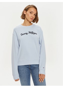 Tommy Hilfiger Bluza Modern Script WW0WW42615 Błękitny Regular Fit ze sklepu MODIVO w kategorii Bluzy damskie - zdjęcie 182705066