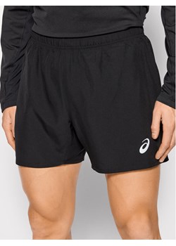 Asics Szorty sportowe Core 5in 2011C336 Czarny Regular Fit ze sklepu MODIVO w kategorii Spodenki męskie - zdjęcie 182707179