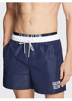 Calvin Klein Swimwear Szorty kąpielowe KM0KM00791 Granatowy Regular Fit ze sklepu MODIVO w kategorii Kąpielówki - zdjęcie 182707516