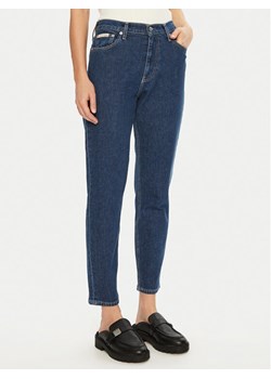 Calvin Klein Jeans Jeansy J20J224520 Granatowy Mom Fit ze sklepu MODIVO w kategorii Jeansy damskie - zdjęcie 182708347