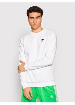 adidas Bluza adicolor Essentials Trefoil H34644 Biały Regular Fit ze sklepu MODIVO w kategorii Bluzy męskie - zdjęcie 182708387