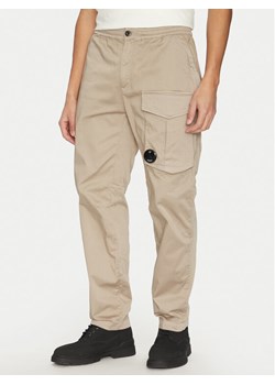 C.P. Company Spodnie materiałowe 18CMPA169A005694G Beżowy Relaxed Fit ze sklepu MODIVO w kategorii Spodnie męskie - zdjęcie 182708729