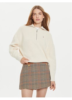 Tommy Hilfiger Sweter WW0WW42141 Écru Relaxed Fit ze sklepu MODIVO w kategorii Swetry damskie - zdjęcie 182708736
