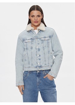 Tommy Jeans Kurtka jeansowa DW0DW16991 Niebieski Regular Fit ze sklepu MODIVO w kategorii Kurtki damskie - zdjęcie 182708815