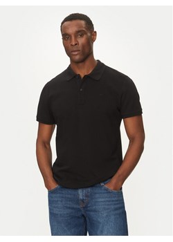Mustang Polo Pierre 1016295 Czarny Slim Fit ze sklepu MODIVO w kategorii T-shirty męskie - zdjęcie 182709519
