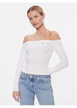 Tommy Jeans Bluzka DW0DW17535 Biały Slim Fit ze sklepu MODIVO w kategorii Bluzki damskie - zdjęcie 182710449