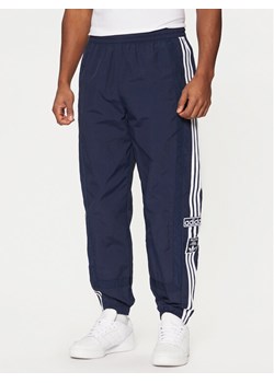 adidas Spodnie dresowe Adibreak JD4258 Granatowy Loose Fit ze sklepu MODIVO w kategorii Spodnie męskie - zdjęcie 182710906