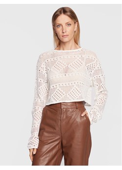 Gina Tricot Sweter Hedda 18423 Biały Relaxed Fit ze sklepu MODIVO w kategorii Swetry damskie - zdjęcie 182711107