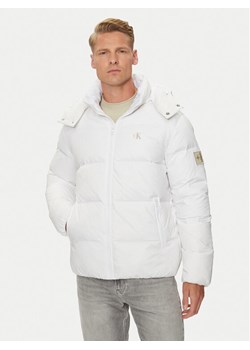 Calvin Klein Jeans Kurtka puchowa Essentials J30J325946 Biały Regular Fit ze sklepu MODIVO w kategorii Kurtki męskie - zdjęcie 182711197