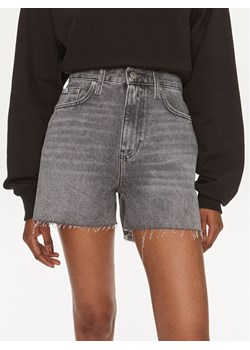 Calvin Klein Jeans Szorty jeansowe J20J223508 Szary Regular Fit ze sklepu MODIVO w kategorii Szorty - zdjęcie 182711368