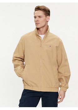 Tommy Jeans Kurtka bomber Essential DM0DM17982 Beżowy Regular Fit ze sklepu MODIVO w kategorii Kurtki męskie - zdjęcie 182711369