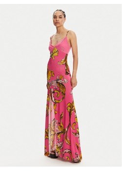 Versace Jeans Couture Sukienka letnia 78HAO900 Różowy Regular Fit ze sklepu MODIVO w kategorii Sukienki - zdjęcie 182711639