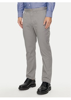 Tommy Hilfiger Chinosy Denton MW0MW25964 Szary Straight Fit ze sklepu MODIVO w kategorii Spodnie męskie - zdjęcie 182711829