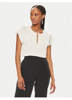 Calvin Klein Bluzka K20K207161 Écru Regular Fit ze sklepu MODIVO w kategorii Bluzki damskie - zdjęcie 182713067