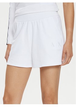 Armani Exchange Szorty sportowe 3DYS71 YJFDZ 1000 Biały Regular Fit ze sklepu MODIVO w kategorii Szorty - zdjęcie 182713407
