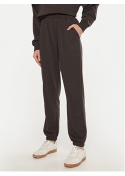 Athlecia Spodnie dresowe Damla EA243322 Brązowy Loose Fit ze sklepu MODIVO w kategorii Spodnie damskie - zdjęcie 182713549