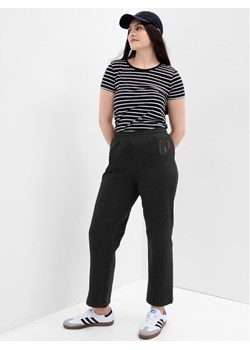 Gap Spodnie dresowe 796096-01 Czarny Regular Fit ze sklepu MODIVO w kategorii Spodnie damskie - zdjęcie 182713587