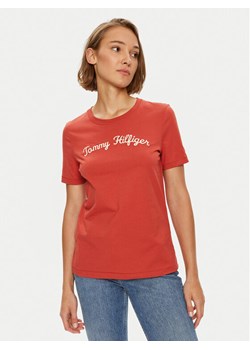 Tommy Hilfiger T-Shirt Script WW0WW42589 Czerwony Regular Fit ze sklepu MODIVO w kategorii Bluzki damskie - zdjęcie 182713957