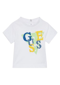 Guess T-Shirt I5GI01 K8HM4 Biały Regular Fit ze sklepu MODIVO w kategorii Koszulki niemowlęce - zdjęcie 182714468