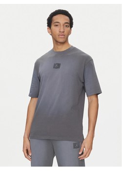 Nike T-Shirt FZ1914 Szary Regular Fit - id: 0000305365484 - marki Nike - 182715365 Nike T-Shirt FZ1914 Szary Regular Fit ze sklepu MODIVO w kategorii T-shirty męskie - zdjęcie 182715365