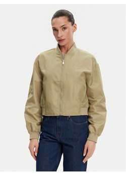 Calvin Klein Jeans Kurtka bomber Hero LV047B528G Beżowy Relaxed Fit ze sklepu MODIVO w kategorii Kurtki damskie - zdjęcie 182715638