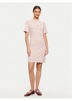 Tommy Hilfiger Sukienka codzienna WW0WW43830 Różowy Regular Fit ze sklepu MODIVO w kategorii Sukienki - zdjęcie 182715657