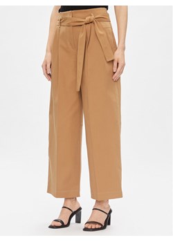 Boss Spodnie materiałowe Tenoy 50505609 Beżowy Tapered Fit ze sklepu MODIVO w kategorii Spodnie damskie - zdjęcie 182715835