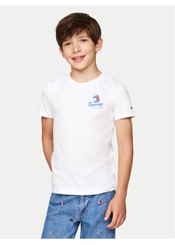 Tommy Hilfiger T-Shirt KB0KB09281 Biały Regular Fit ze sklepu MODIVO w kategorii T-shirty chłopięce - zdjęcie 182716057