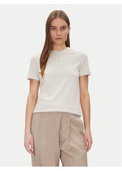 Calvin Klein Jeans T-Shirt J20J225243 Beżowy Regular Fit ze sklepu MODIVO w kategorii Bluzki damskie - zdjęcie 182716228