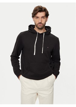 Tommy Hilfiger Bluza Essential MW0MW37230 Czarny Regular Fit ze sklepu MODIVO w kategorii Bluzy męskie - zdjęcie 182716315