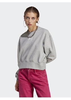 adidas Bluza adicolor Essentials IA6499 Szary Relaxed Fit ze sklepu MODIVO w kategorii Bluzy damskie - zdjęcie 182716615