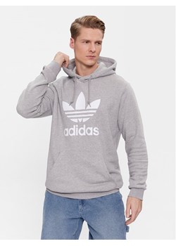 adidas Bluza adicolor Classics Trefoil H06669 Szary Regular Fit ze sklepu MODIVO w kategorii Bluzy męskie - zdjęcie 182718235