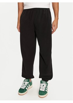 adidas Spodnie dresowe adicolor 3-Stripes IZ4798 Czarny Regular Fit ze sklepu MODIVO w kategorii Spodnie męskie - zdjęcie 182718919