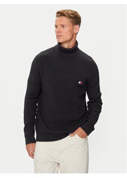 Tommy Jeans Golf Badge DM0DM19434 Czarny Slim Fit ze sklepu MODIVO w kategorii Swetry męskie - zdjęcie 182719366