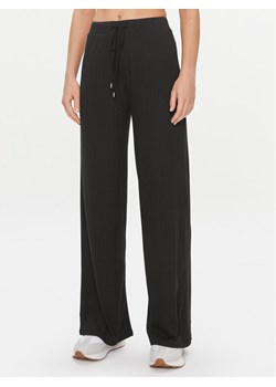 Guess Spodnie piżamowe O3BB01 KBXB2 Czarny Relaxed Fit ze sklepu MODIVO w kategorii Piżamy damskie - zdjęcie 182720147