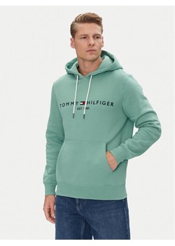 Tommy Hilfiger Bluza Logo MW0MW11599 Zielony Regular Fit ze sklepu MODIVO w kategorii Bluzy męskie - zdjęcie 182721075