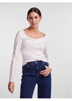 Pieces Bluzka 17135564 Biały Slim Fit ze sklepu MODIVO w kategorii Bluzki damskie - zdjęcie 182721278