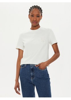 Calvin Klein Jeans T-Shirt Satin Applique J20J223925 Écru Regular Fit ze sklepu MODIVO w kategorii Bluzki damskie - zdjęcie 182721318
