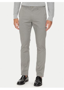 Tommy Hilfiger Chinosy Bleecker MW0MW26619 Szary Slim Fit ze sklepu MODIVO w kategorii Spodnie męskie - zdjęcie 182721599